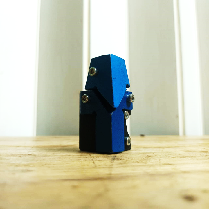 THE CAP OPENER MORTAL KOMBAT SUB ZERO MODEL 01