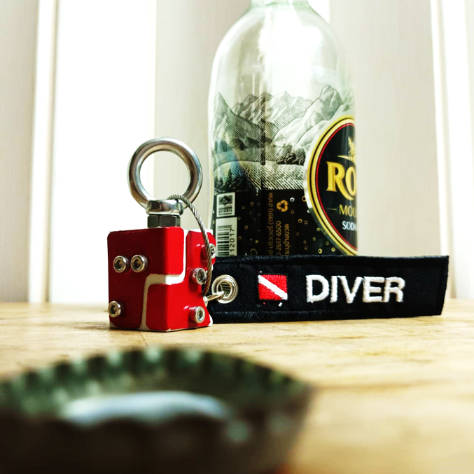 THE CAP OPENER DIVEMAN DIVER MODEL 01