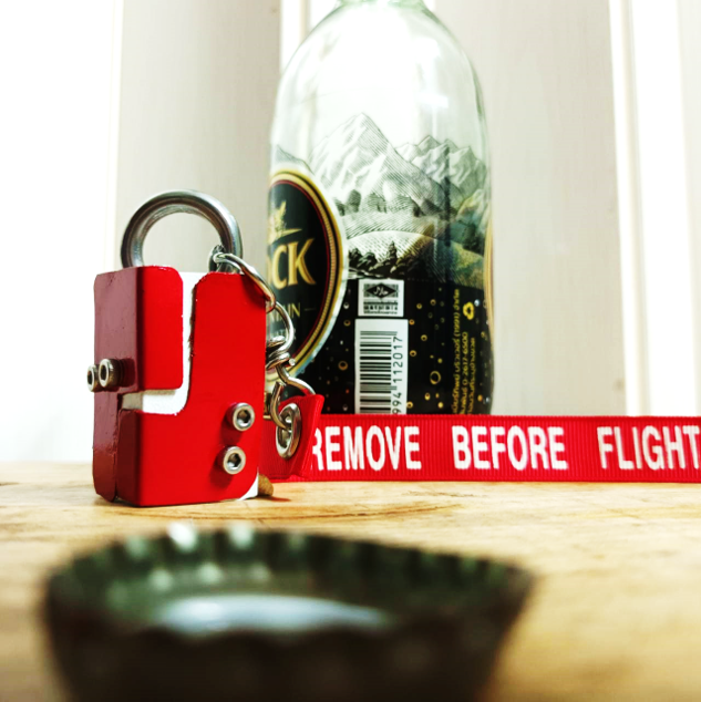 THE CAP OPENER WARNINGMAN REMOVE BEFORE FLIGHT MODEL 03