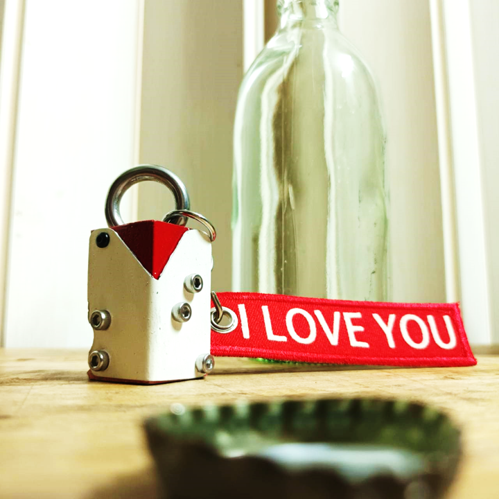 THE CAP OPENER LOVEMAN I LOVE YOU MODEL 01