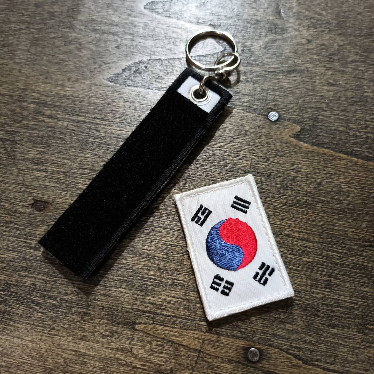 Tec40 VELCRO PATCH SOUTH KOREA เกาหลีใต้ อาร์มตีนตุ๊กแก 50x35mm with Keychain Holder