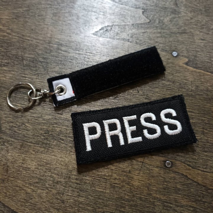 Tec40 VELCRO PATCH PRESS นักข่าว อาร์มตีนตุ๊กแก 90x40mm with Keychain Holder